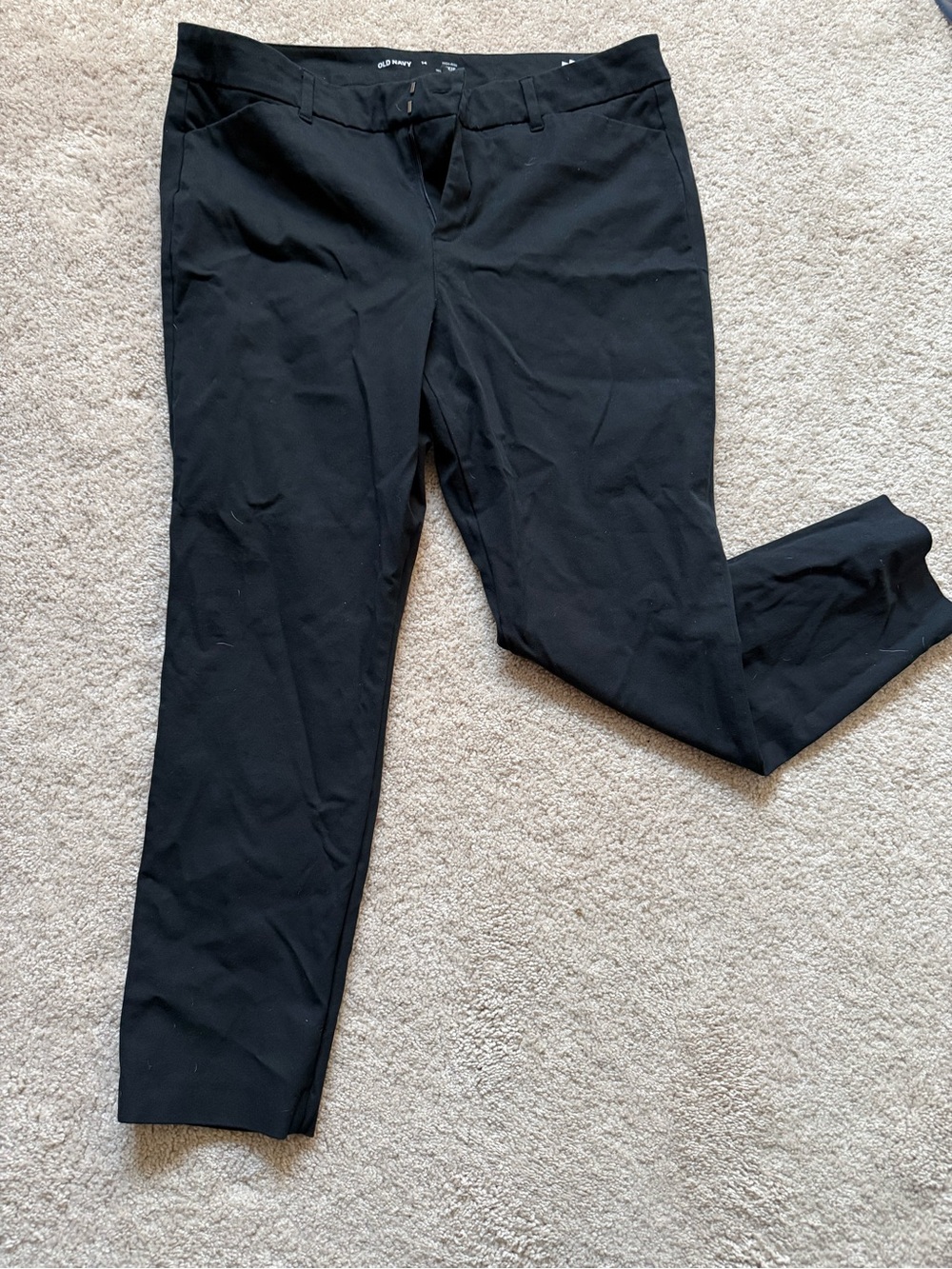 Old Navy Black pixie Pants
